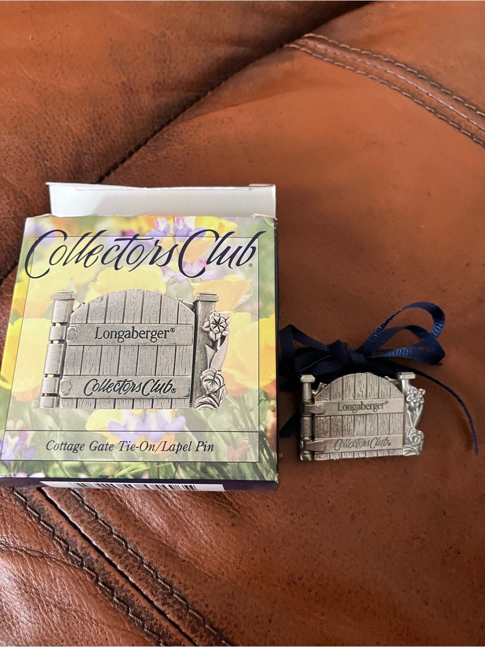 Longaberger Collectors Club GATE TIE ON / PIN - Pewter   - USA -